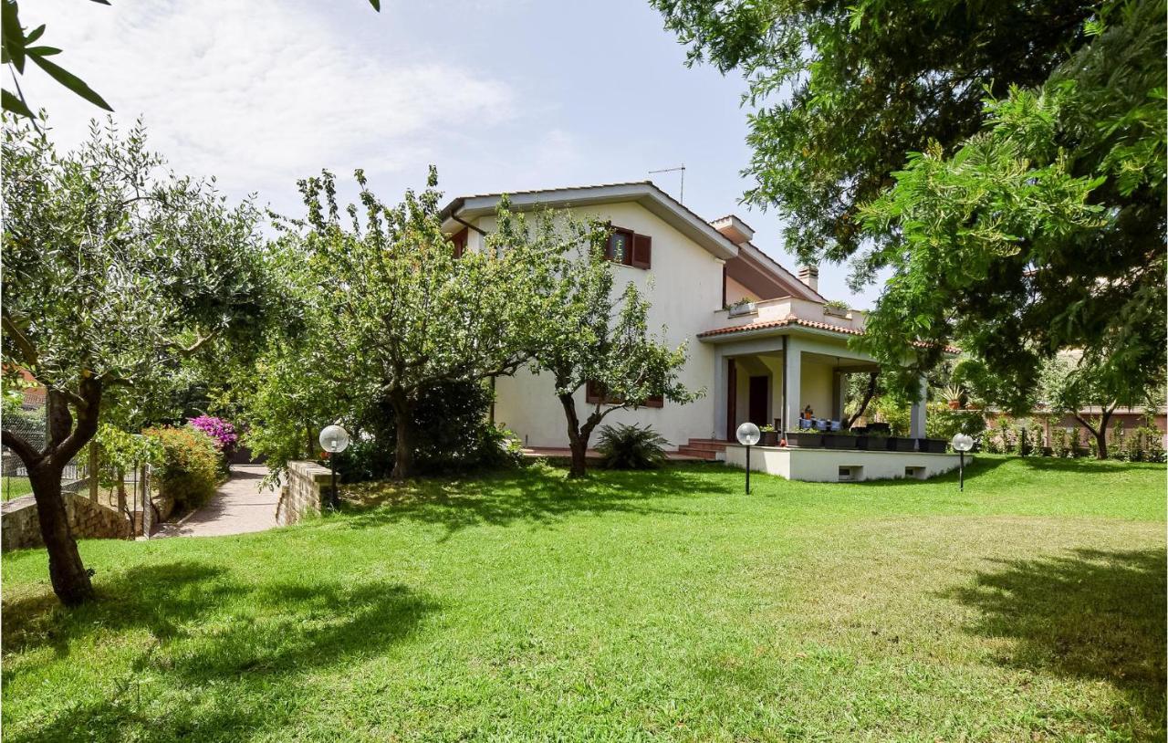 Cozy Home In Anguillara Sabazia With Kitchenette Exteriör bild