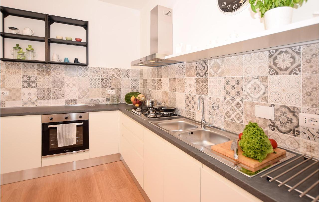 Cozy Home In Anguillara Sabazia With Kitchenette Exteriör bild